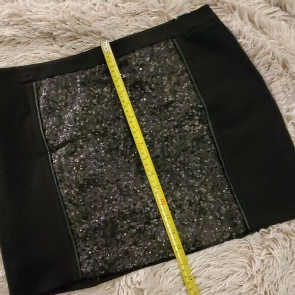 NWOT---Kensie black skirt with front sequin detail - Picture 7 of 7